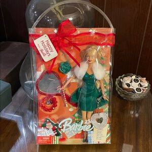 Barbie Happy Holidays 2005 Barbie Doll Gift Set NIB